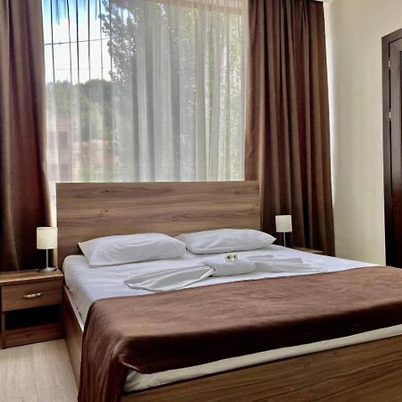 Merien Hotel Jerevan Exteriör bild
