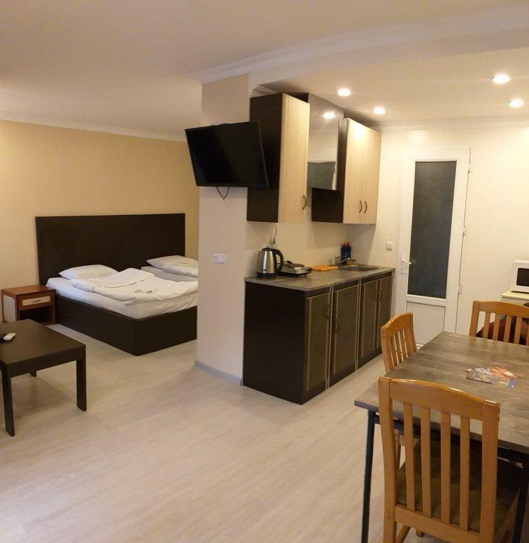 Merien Hotel Jerevan Exteriör bild