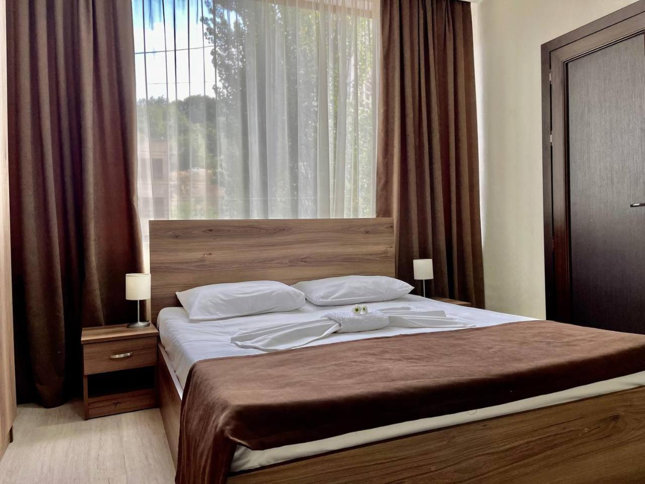 Merien Hotel Jerevan Exteriör bild